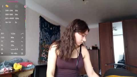 Mia online show from October 28, 2025, 9:35 am