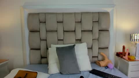 Snapshot of frehia_dimou chatting on April 29, 2026, 12:20 pm Frehia online show from April 29, 2026, 12:20 pm