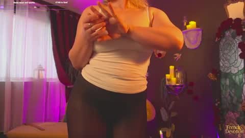 Snapshot of french_devotion chatting on July 7, 2026, 5:50 pm Louise or Lou 3 online show from July 7, 2026, 5:50 pm