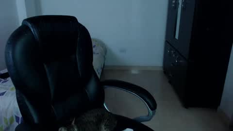 Louise  online show from January 7, 2025, 2:10 am