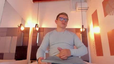  ALIS AND ALEX  online show from January 6, 2026, 9:18 pm