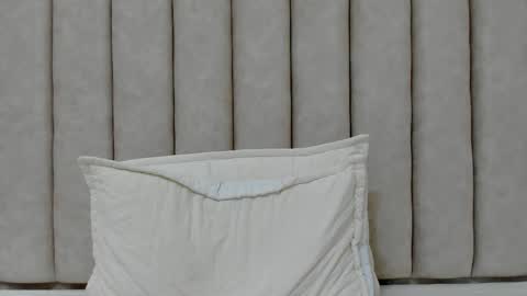 FREYA online show from October 15, 2025, 7:03 pm