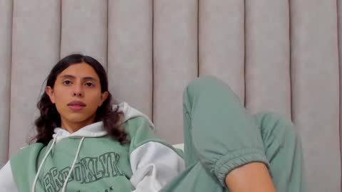 FREYA online show from October 23, 2025, 7:01 pm