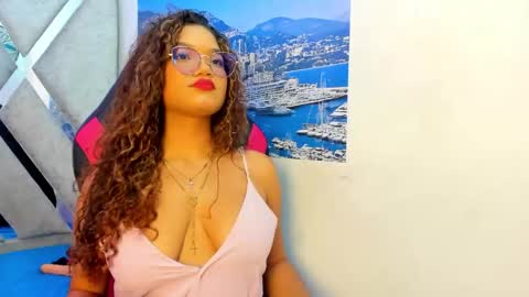 Frezzita online show from October 3, 2025, 7:55 pm