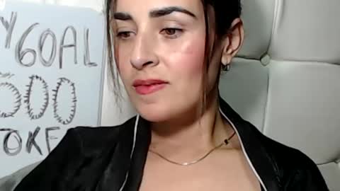 Snapshot of frida__x chatting on June 6, 2026, 3:33 am Frida online show from June 6, 2026, 3:33 am