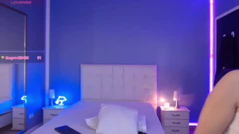 frida_lassi_ online show from January 22, 2025, 3:07 pm