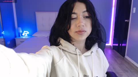 frida_lassi_ online show from January 24, 2025, 12:10 pm