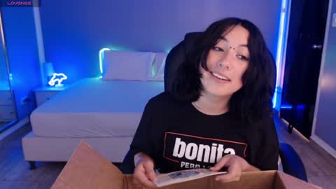 frida_lassi_ online show from January 29, 2025, 7:32 pm