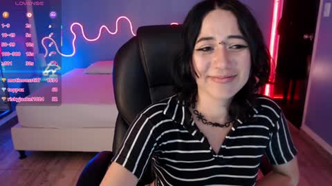 frida_lassi_ online show from February 6, 2025, 10:32 pm