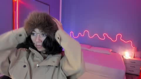 frida_lassi_ online show from February 7, 2025, 10:30 pm