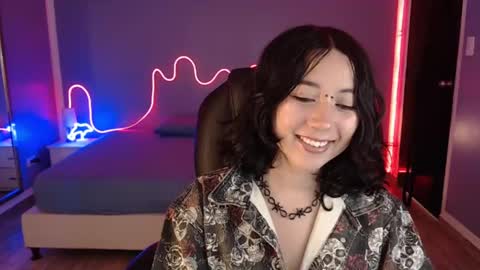 frida_lassi_ online show from February 10, 2025, 7:07 pm