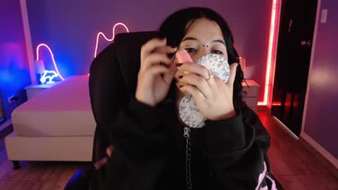 frida_lassi_ online show from February 11, 2025, 12:37 pm