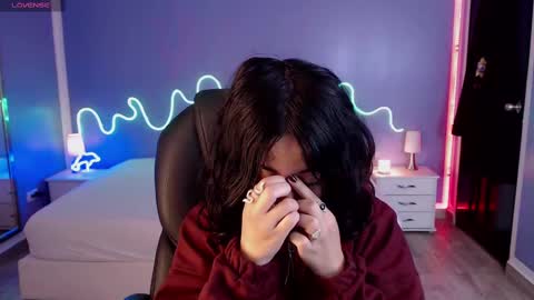 frida_lassi_ online show from February 24, 2025, 11:54 am