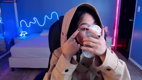 frida_lassi_ online show from February 25, 2025, 12:03 pm