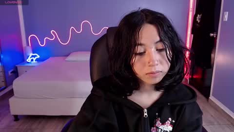 frida_lassi_ online show from February 27, 2025, 1:17 pm