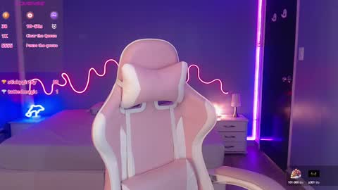 frida_lassi_ online show from March 6, 2025, 5:54 pm