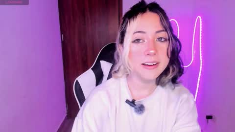 frida_lassi_ online show from November 30, 2025, 9:30 pm