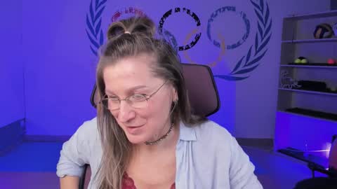 Frida Tander online show from February 9, 2025, 1:14 pm