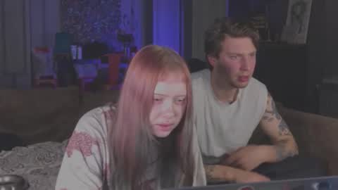 Snapshot of friend_zone_ chatting on November 25, 2025, 6:19 pm friend_zone_ online show from November 25, 2025, 6:19 pm