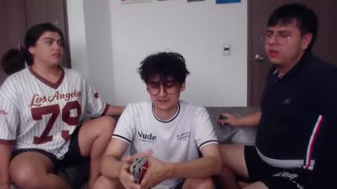 uwu online show from November 16, 2025, 10:04 pm