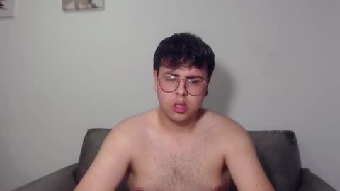 uwu online show from November 26, 2025, 10:11 pm