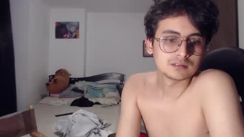 uwu online show from December 4, 2025, 10:40 pm