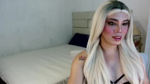 MISS NEILLY online show from November 6, 2025, 11:55 am