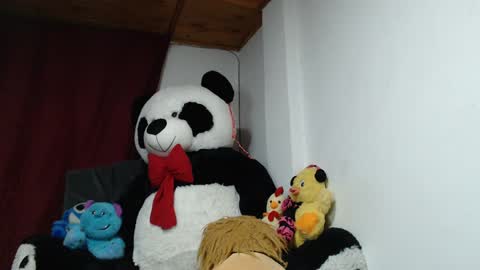 Mia and Gary  online show from February 6, 2025, 4:21 am