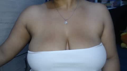 Mia and Gary  online show from October 21, 2025, 3:07 am