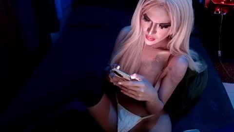 Snapshot of fuckinghotnicolets chatting on May 26, 2026, 12:23 pm QUEEN OF COMMAND and CUMDUNGEON9 online show from May 26, 2026, 12:23 pm