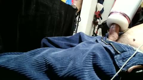 Snapshot of fuckmeallday1975 chatting on April 28, 2026, 7:02 am fuckmeallday1975 online show from April 28, 2026, 7:02 am