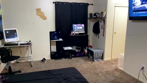 Bubblebuttslut online show from November 13, 2025, 12:37 pm