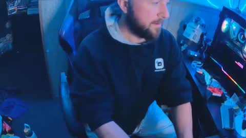 fufupop online show from October 19, 2025, 9:37 pm