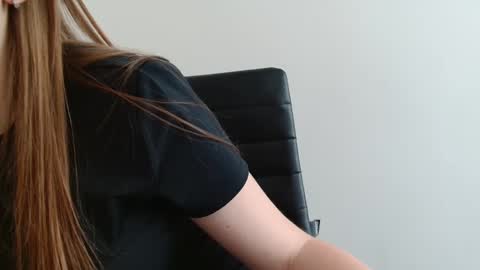 Snapshot of funemma000 chatting on May 6, 2026, 7:57 am Emma online show from May 6, 2026, 7:57 am