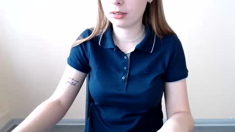 Snapshot of funemma000 chatting on June 5, 2026, 9:04 am Emma online show from June 5, 2026, 9:04 am