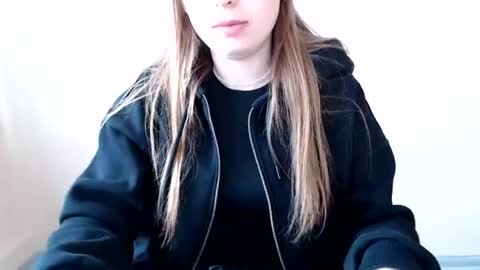 Snapshot of funemma000 chatting on June 16, 2026, 8:06 am Emma online show from June 16, 2026, 8:06 am