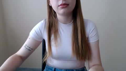 Snapshot of funemma000 chatting on June 18, 2026, 8:03 am Emma online show from June 18, 2026, 8:03 am