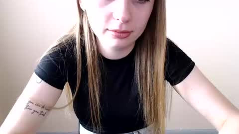 Snapshot of funemma000 chatting on June 26, 2026, 4:06 am Emma online show from June 26, 2026, 4:06 am