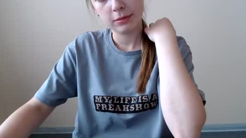 Snapshot of funemma000 chatting on July 4, 2026, 9:04 am Emma online show from July 4, 2026, 9:04 am
