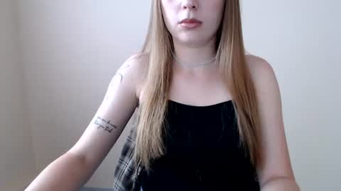 Snapshot of funemma000 chatting on July 5, 2026, 9:05 am Emma online show from July 5, 2026, 9:05 am