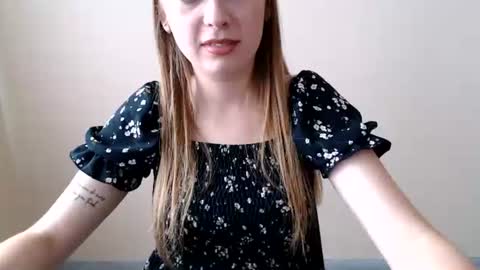 Snapshot of funemma000 chatting on July 17, 2026, 7:15 am Emma online show from July 17, 2026, 7:15 am