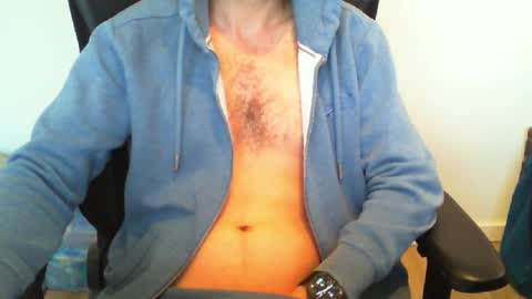 YWhiteNiceMan online show from October 5, 2025, 7:17 am