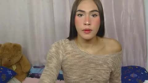 LIL LEE online show from April 21, 2026, 3:35 am