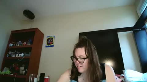 fuzzypeaches87 online show from April 18, 2026, 5:06 pm