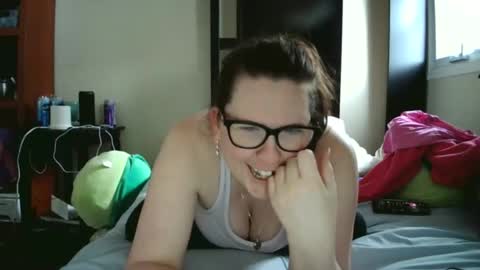 fuzzypeaches87 online show from April 19, 2026, 5:45 pm