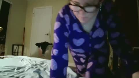 fuzzypeaches87 online show from April 21, 2026, 2:51 am