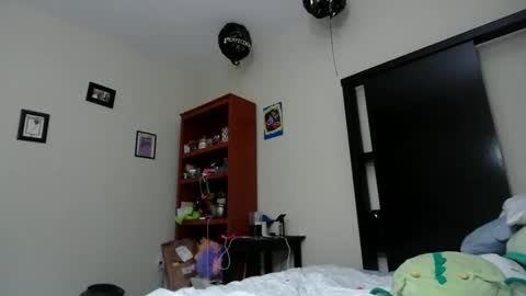fuzzypeaches87 online show from May 15, 2026, 1:12 am