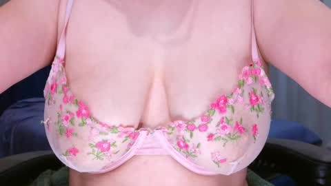 gaaby  online show from April 21, 2026, 11:29 pm