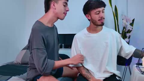 gabriel_and_geronimo online show from November 21, 2025, 1:37 am