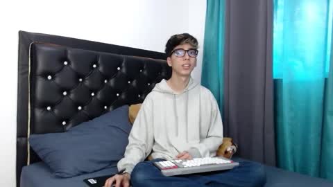 gabriel_x18 online show from March 19, 2026, 9:30 pm